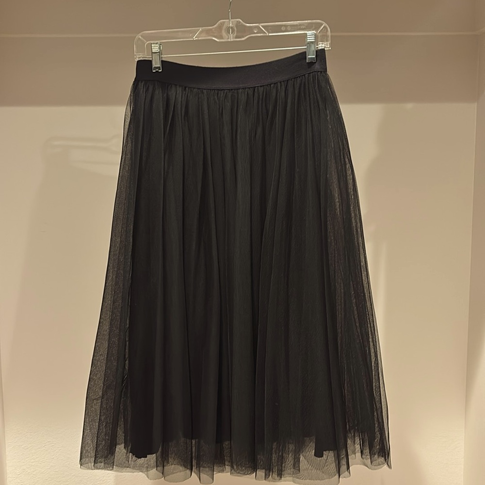 Cute black tulle skirt!